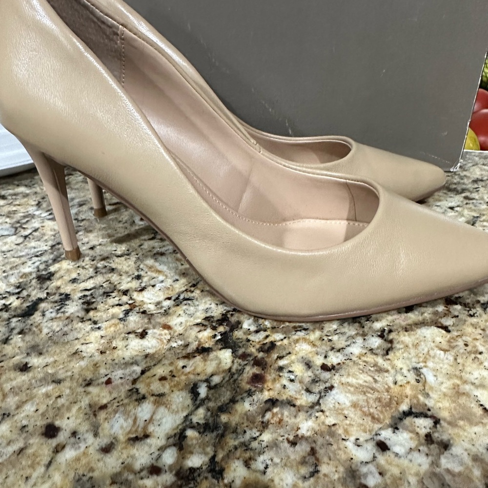 Steve Madden Tan Heels size 7.5